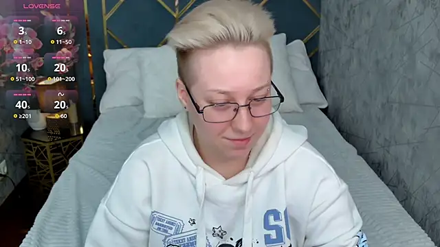 AlexandraGreen online show from 11-29-25, 10:35