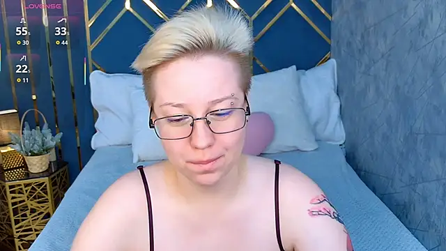 AlexandraGreen online show from 12-14-25, 04:01