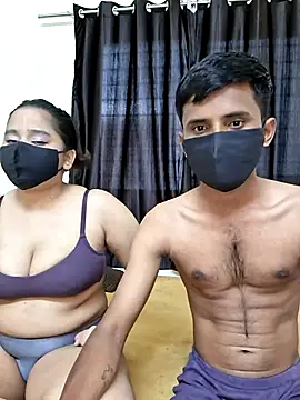 Snapshot of Beautiful_couple_70 chatting on 06-07-26, 11:03 Beautiful couple 70 online show from 06-07-26, 11:03