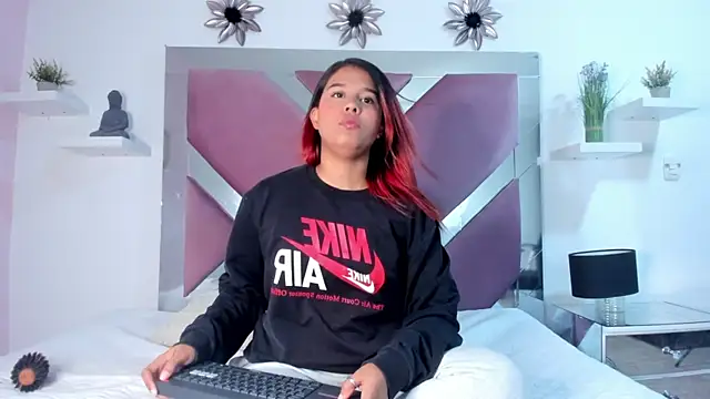 Snapshot of Meegan_Doll chatting on 10-27-25, 01:37 Meegan Doll online show from 10-27-25, 01:37