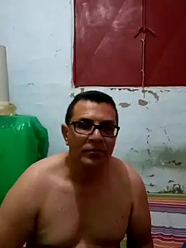 Snapshot of voyerista50 chatting on 09-25-25, 05:33 voyerista50 online show from 09-25-25, 05:33