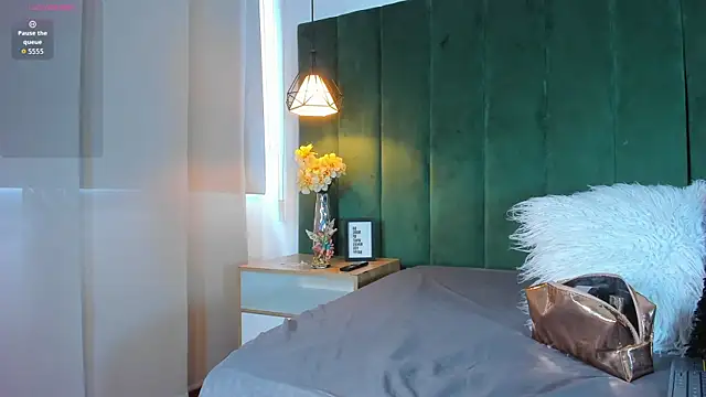 kittyy milk 001 online show from 09-17-25, 04:19