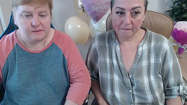 Snapshot of Bertie_Adeline chatting on 10-15-25, 01:00 Bertie Adeline online show from 10-15-25, 01:00
