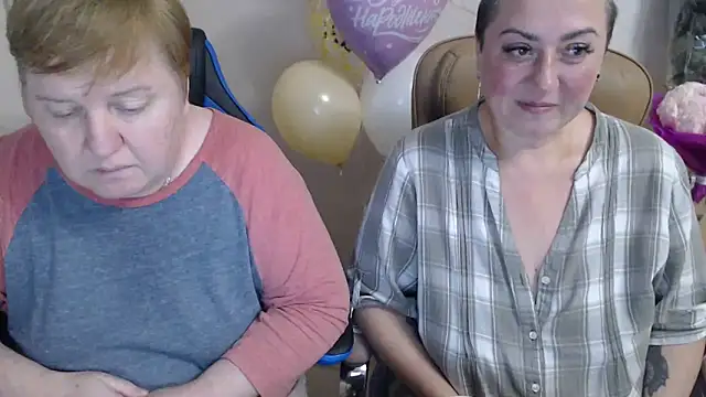 Snapshot of Bertie_Adeline chatting on 10-16-25, 07:04 Bertie Adeline online show from 10-16-25, 07:04