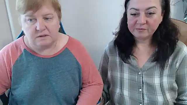 Snapshot of Bertie_Adeline chatting on 10-25-25, 07:49 Bertie Adeline online show from 10-25-25, 07:49