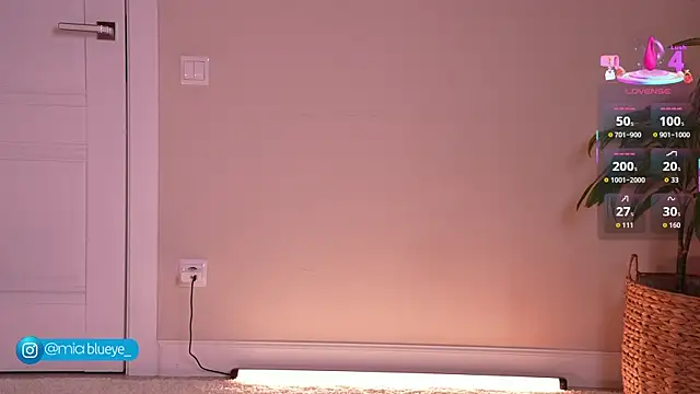 Miablueye online show from 11-16-25, 02:33