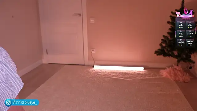 Snapshot of Miablueye chatting on 02-19-26, 04:36 Miablueye online show from 02-19-26, 04:36