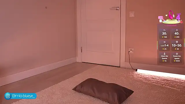 Miablueye online show from 03-04-26, 04:24