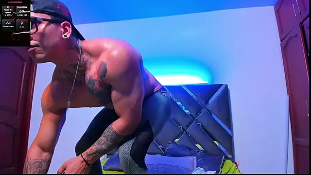 Snapshot of ArnoldSexy_ chatting on 10-24-25, 04:14 ArnoldSexy online show from 10-24-25, 04:14