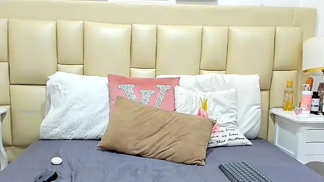 Snapshot of SkinnyGirl_28 chatting on 11-13-25, 07:24 SkinnyGirl 28 online show from 11-13-25, 07:24