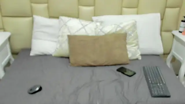 Snapshot of SkinnyGirl_28 chatting on 12-18-25, 07:20 SkinnyGirl 28 online show from 12-18-25, 07:20