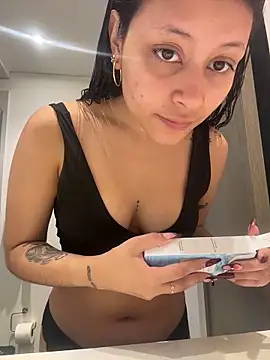 Snapshot of CatadeLuca chatting on 02-07-26, 03:27 CatadeLuca online show from 02-07-26, 03:27