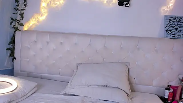 AleAurarashi online show from 12-20-25, 03:57