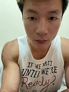 Snapshot of AAASuck chatting on 06-27-26, 12:33 AAASuck online show from 06-27-26, 12:33