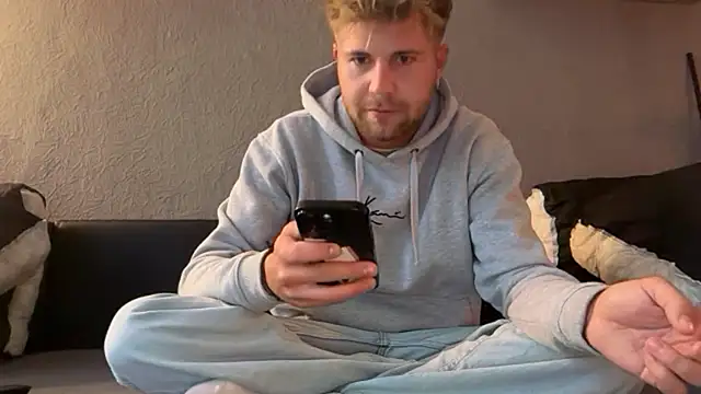 Snapshot of RioBlaze chatting on 09-21-25, 04:41 RioBlaze online show from 09-21-25, 04:41