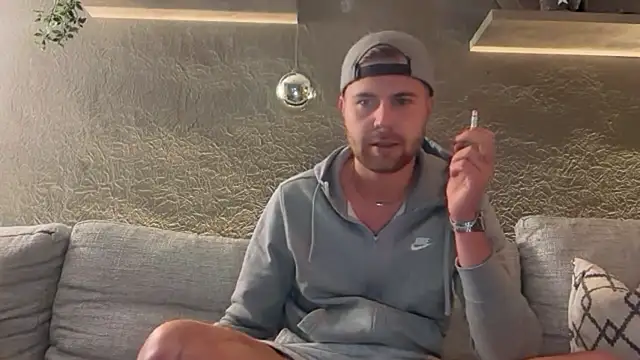 Snapshot of RioBlaze chatting on 11-18-25, 04:44 RioBlaze online show from 11-18-25, 04:44