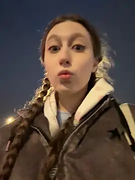 FroggyAnna online show from 10-28-25, 03:04