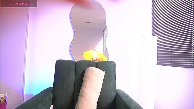 a Malgosia mako online show from 10-19-25, 04:29