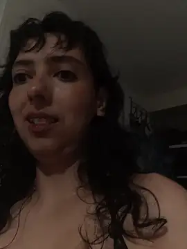 a Malgosia mako online show from 10-26-25, 04:13