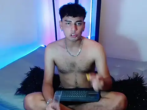 Snapshot of Valentin_peach chatting on 09-13-25, 12:54 Valentin peach online show from 09-13-25, 12:54