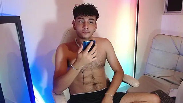 Snapshot of Valentin_peach chatting on 09-19-25, 01:40 Valentin peach online show from 09-19-25, 01:40