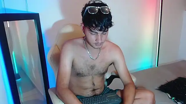 Snapshot of Valentin_peach chatting on 09-22-25, 10:45 Valentin peach online show from 09-22-25, 10:45