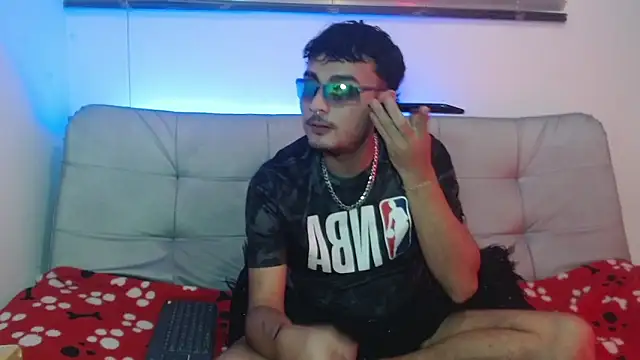 Snapshot of Valentin_peach chatting on 11-12-25, 06:36 Valentin peach online show from 11-12-25, 06:36