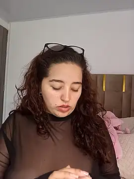 Snapshot of LoanaSantos chatting on 04-30-26, 10:25 LoanaSantos online show from 04-30-26, 10:25