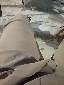 Snapshot of rouse-duque chatting on 10-31-25, 10:22 rouse-duque online show from 10-31-25, 10:22