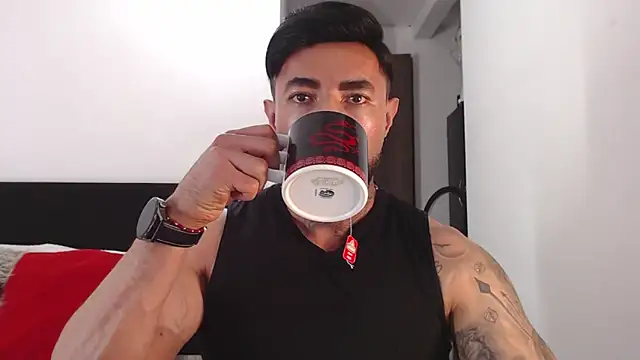 Snapshot of andrea_de_lucaa chatting on 06-17-26, 04:04 andrea de lucaa online show from 06-17-26, 04:04