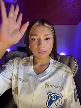 Snapshot of Isabella18_pink chatting on 06-19-26, 05:50 Isabella18 pink online show from 06-19-26, 05:50