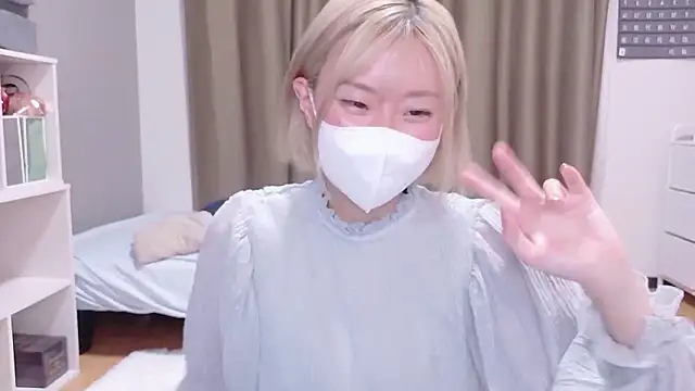 Snapshot of Nana__ch chatting on 05-18-26, 04:13 Nana ch online show from 05-18-26, 04:13