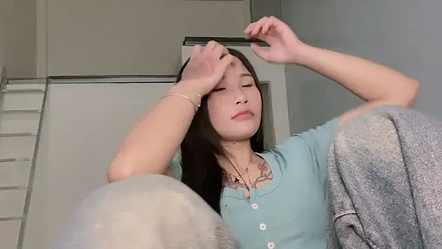 Snapshot of hello_mie chatting on 03-31-26, 02:46 hello mie online show from 03-31-26, 02:46