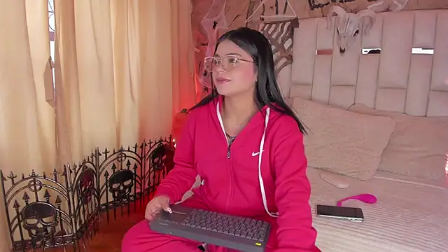 Jade Nmm online show from 10-28-25, 01:14