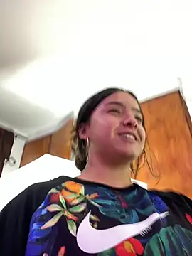 Snapshot of EmilyHarperr chatting on 10-20-25, 11:32 EmilyHarperr online show from 10-20-25, 11:32
