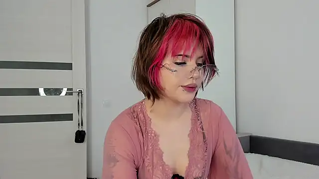 Snapshot of VerniceEngelking chatting on 06-18-26, 06:35 VerniceEngelking online show from 06-18-26, 06:35