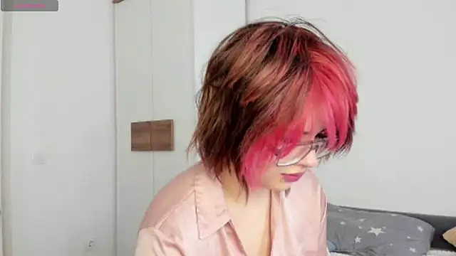 Snapshot of VerniceEngelking chatting on 06-20-26, 06:27 VerniceEngelking online show from 06-20-26, 06:27