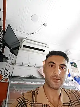 Snapshot of mahdiDido chatting on 10-19-25, 08:20 mahdiDido online show from 10-19-25, 08:20