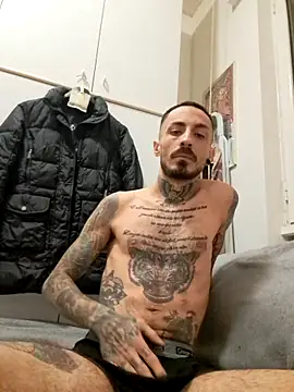 Snapshot of Robe420 chatting on 11-06-25, 04:19 Robe420 online show from 11-06-25, 04:19