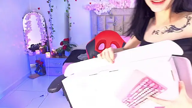 Isla rosee18 online show from 04-17-26, 08:45