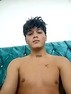 Snapshot of per-cy chatting on 11-08-25, 09:09 per-cy online show from 11-08-25, 09:09