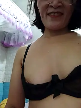 Snapshot of Thaohoa_love chatting on 09-27-25, 05:12 Thaohoa love online show from 09-27-25, 05:12