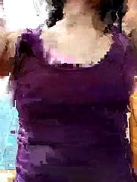 Snapshot of Thaohoa_love chatting on 10-13-25, 08:31 Thaohoa love online show from 10-13-25, 08:31