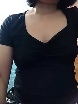 Snapshot of Thaohoa_love chatting on 10-20-25, 06:08 Thaohoa love online show from 10-20-25, 06:08