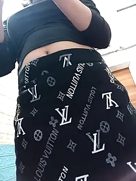 Thaohoa love online show from 11-16-25, 08:36