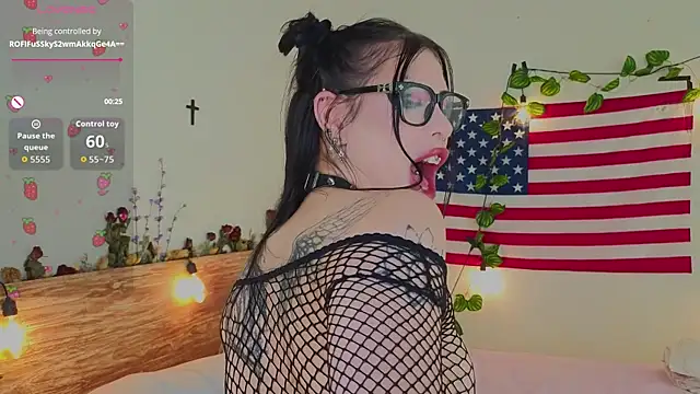 venomeowww   online show from 04-05-26, 03:47