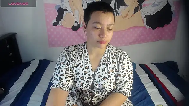 Snapshot of Cherry_vald chatting on 06-18-26, 02:32 Cherry vald online show from 06-18-26, 02:32