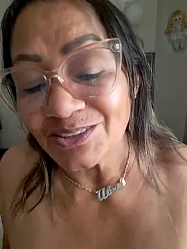 Snapshot of Vickysweeeettt chatting on 07-28-26, 03:21 Vickysweeeettt online show from 07-28-26, 03:21
