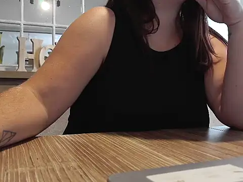 Snapshot of Aambre95Esexy chatting on 09-15-25, 03:12 Aambre95Esexy online show from 09-15-25, 03:12