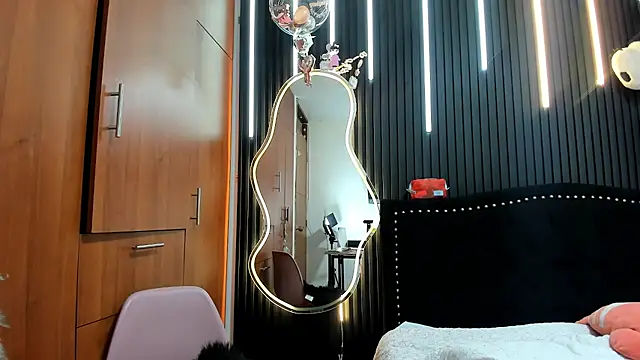 scarletr red online show from 01-08-26, 09:28